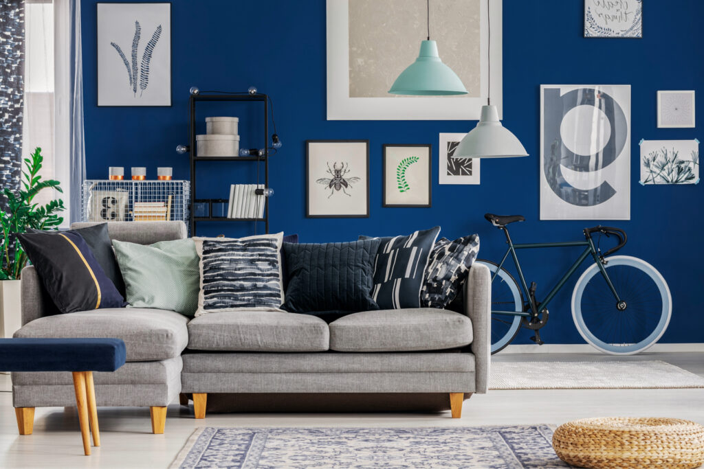 Blue wall in living room | All American Flooring